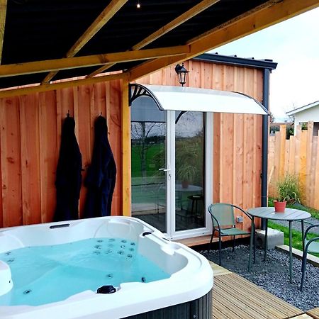 Chalet Cosy Avec Option Jacuzzi Saint-Genes-de-Fronsac Ngoại thất bức ảnh
